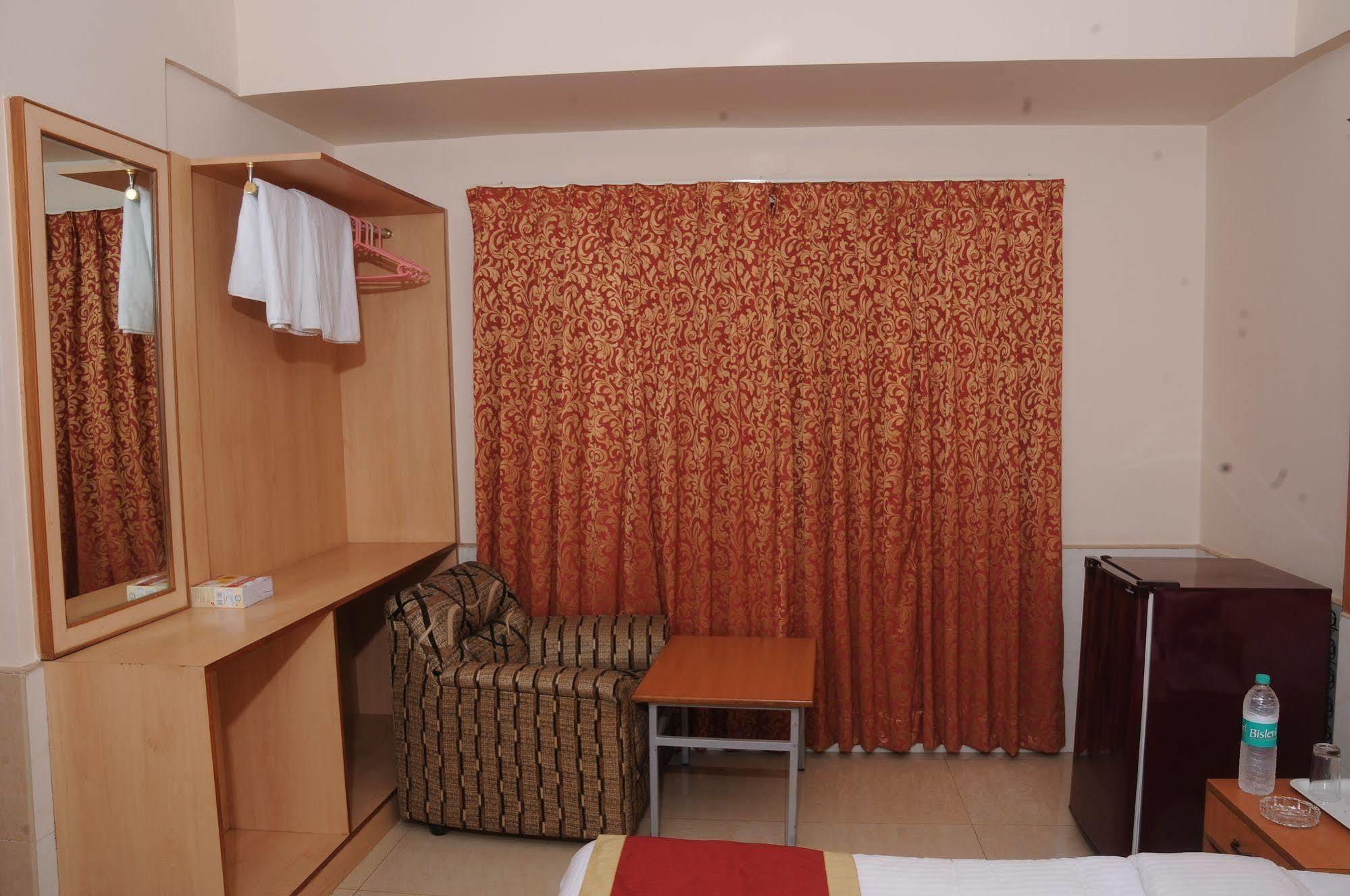 Oyo 9633 Hotel Srinidhi Residency Bangalore Eksteriør bilde
